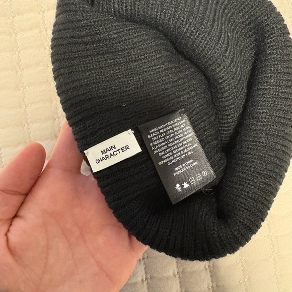 Aritzia Main Character Black Beanie - Picture 3 of 4